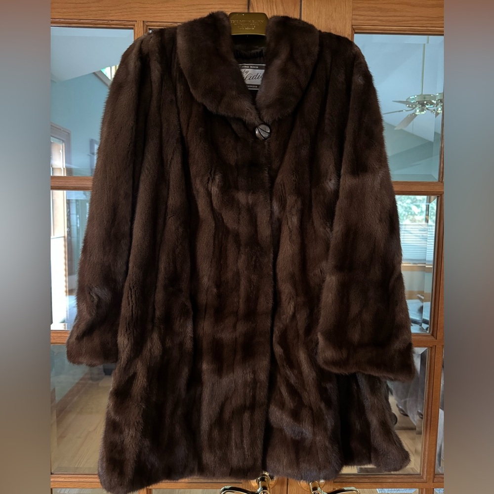 Vintage Real 100% Mink Ladies Fur Coat in Chocolate Brown - Picture 4 of 15